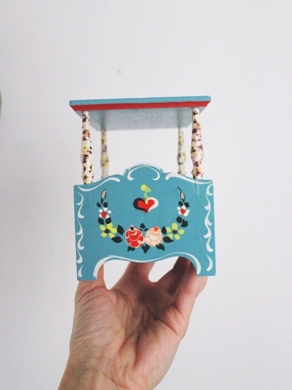Vintage Dora Kuhn Miniature Canopy Bed Hand-Painted Dollhouse West Germany Folk - Picture 3 of 9